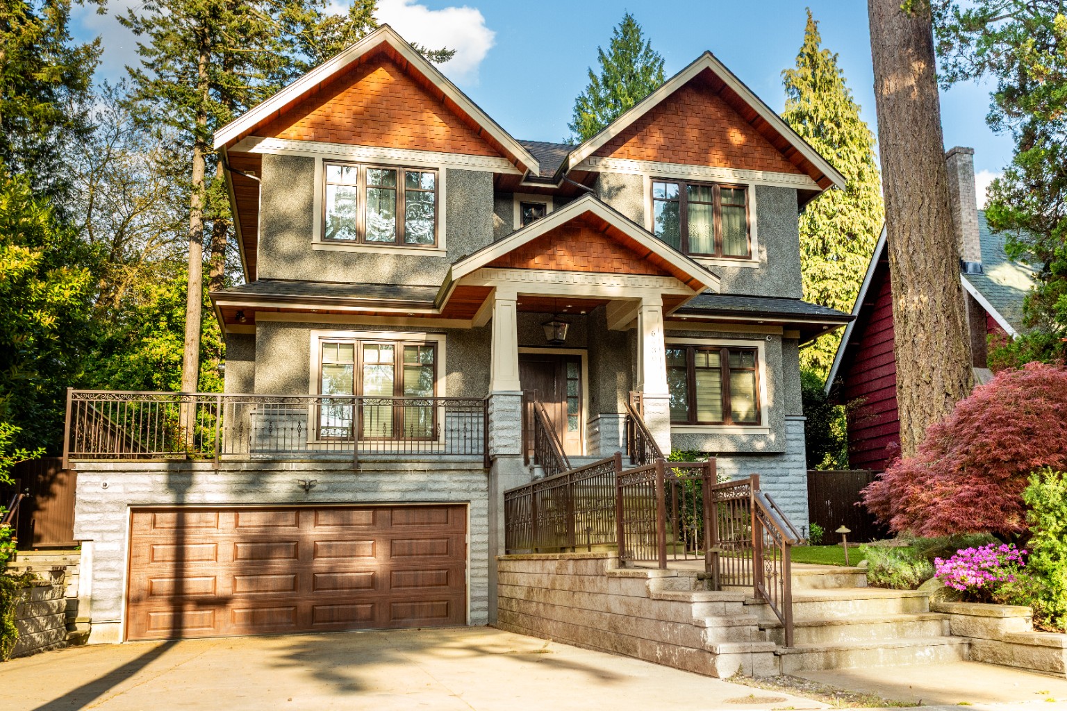 Exterior real estate photograph of a character home by Kota's Visual Vibes